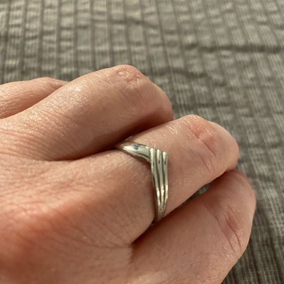 Simple silver ring - Picture 2 of 3